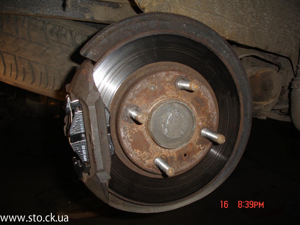 Встановлення задніх колодок Brembo P 61032 4
