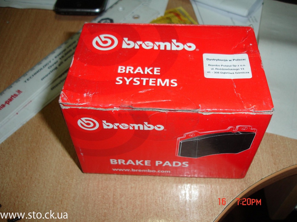 Встановлення задніх колодок Brembo P 61032 1