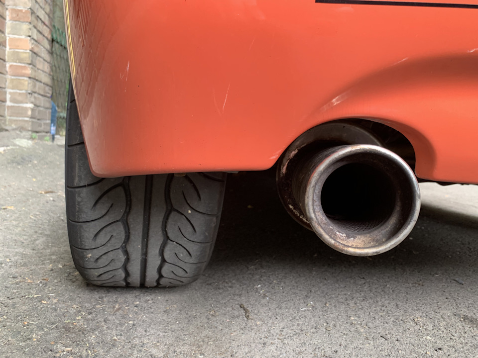 Yokohama Advan Neova AD08R 1