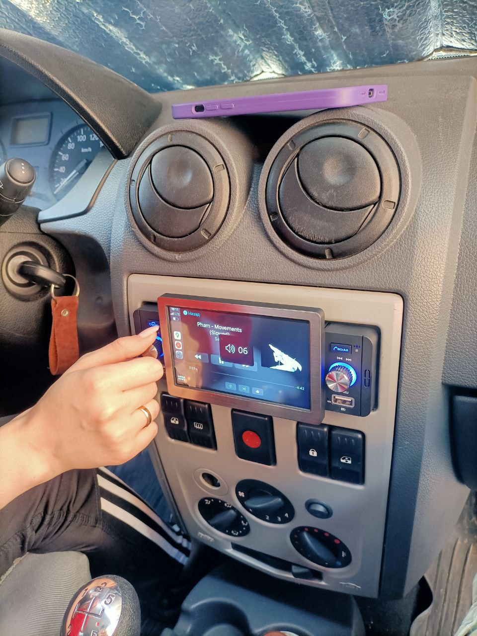 1Din PHYEE F158W магнітола з бездротовим Android auto та Apple carplay 1