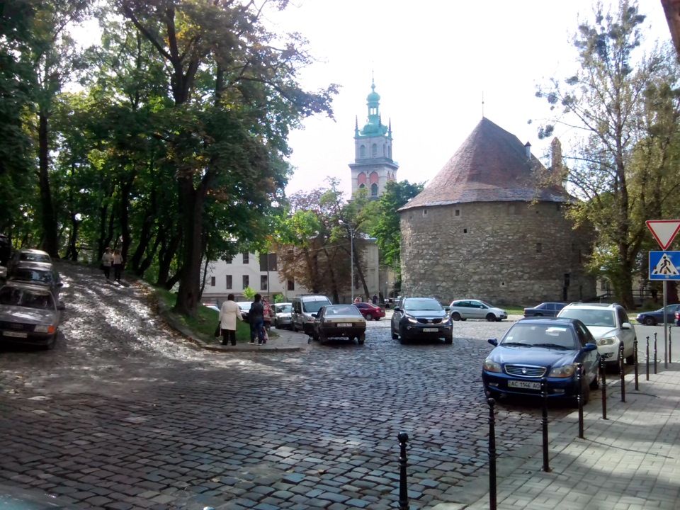 Для далеких поїздок Логан підходить. 5