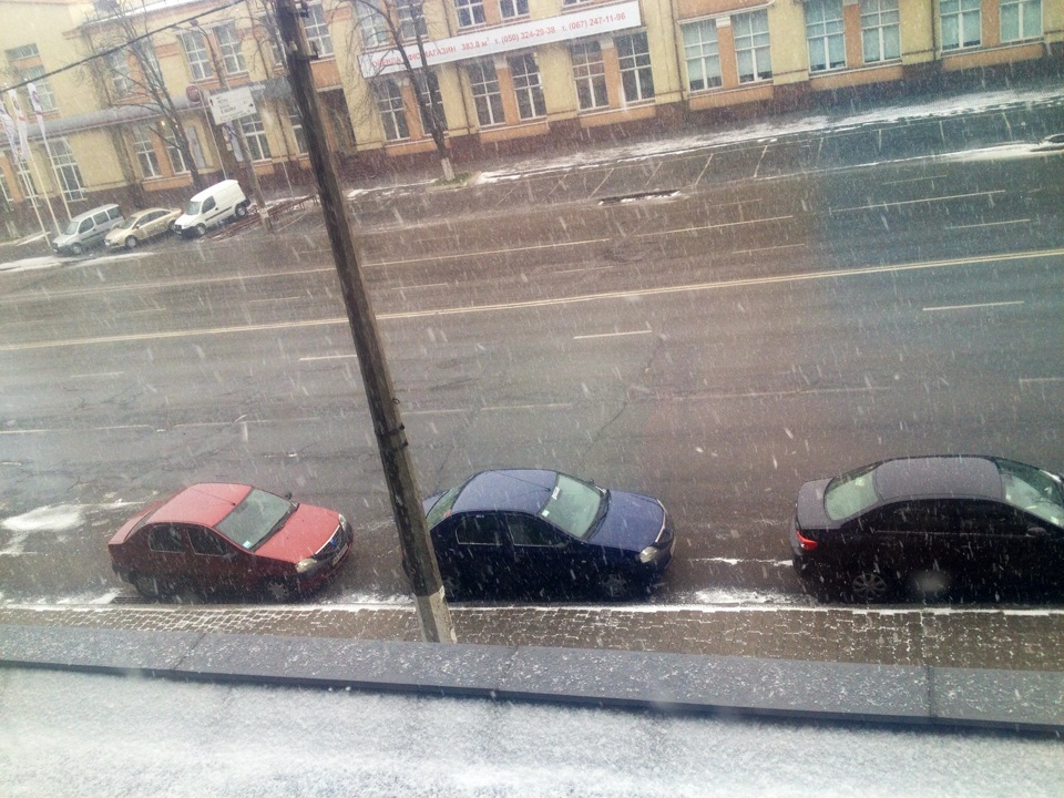 А в Києві сніг... 1