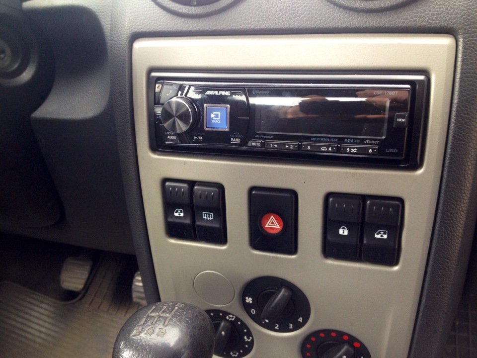Hands Free & Alpine CDE-178bt & Apple iPhone 4s 1