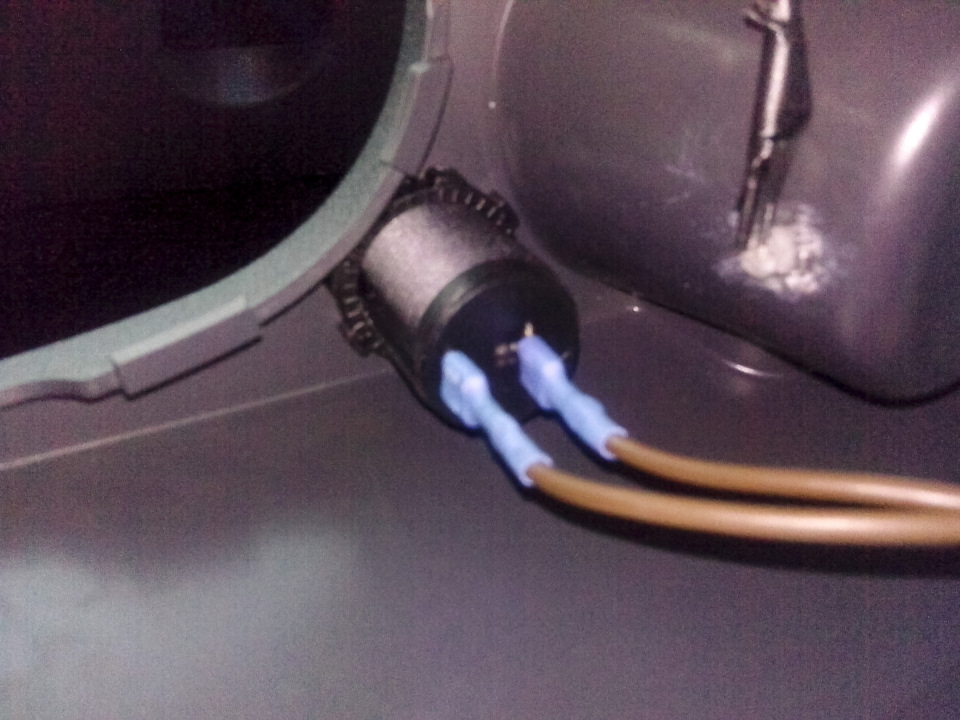 Додаткова розетка прикурювача + USB на задній ряд 4