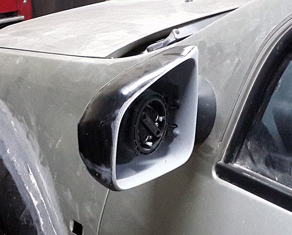 Встановлено нові корпуси дзеркал заднього виду, щиток приладів, сидіння водія 4