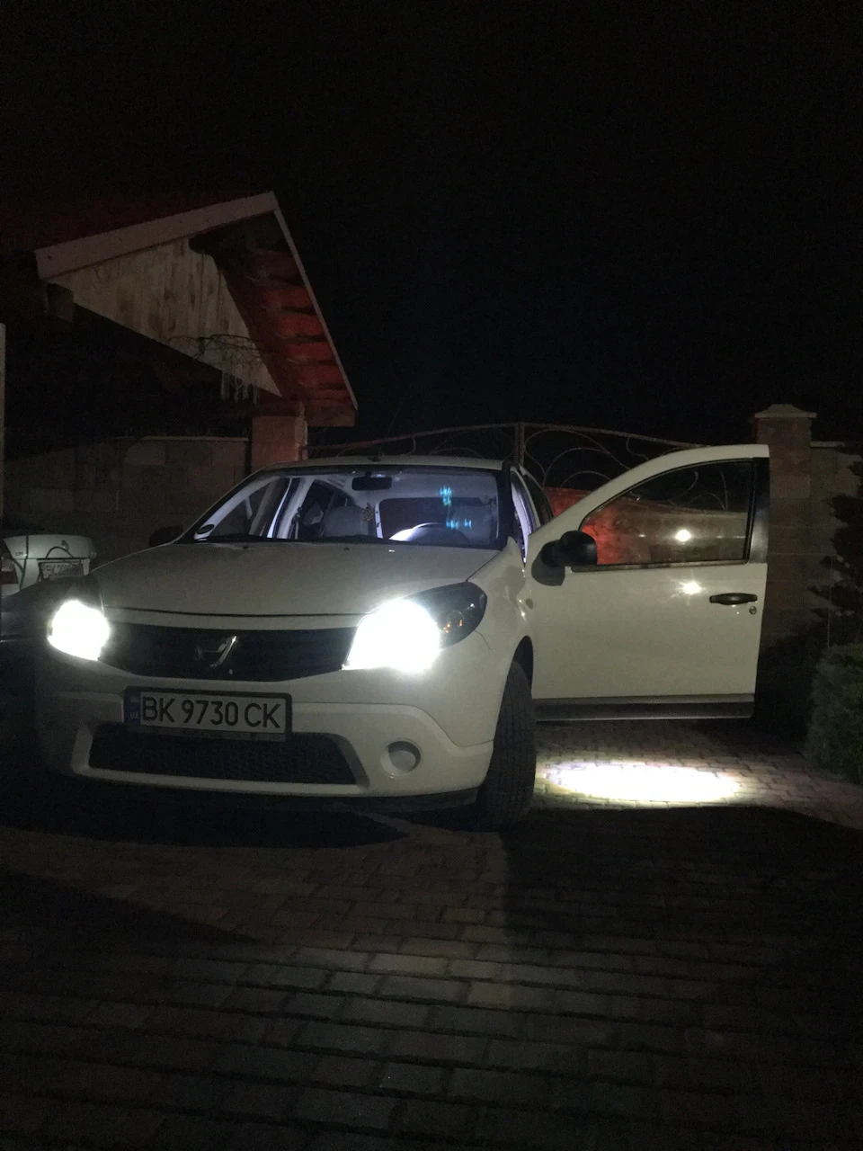 Підсвітка зони висадки sandero