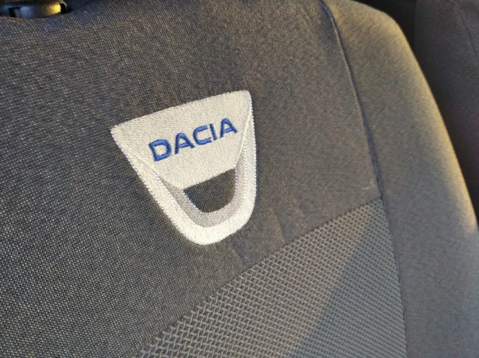 Чохли з логотипом DACIA
