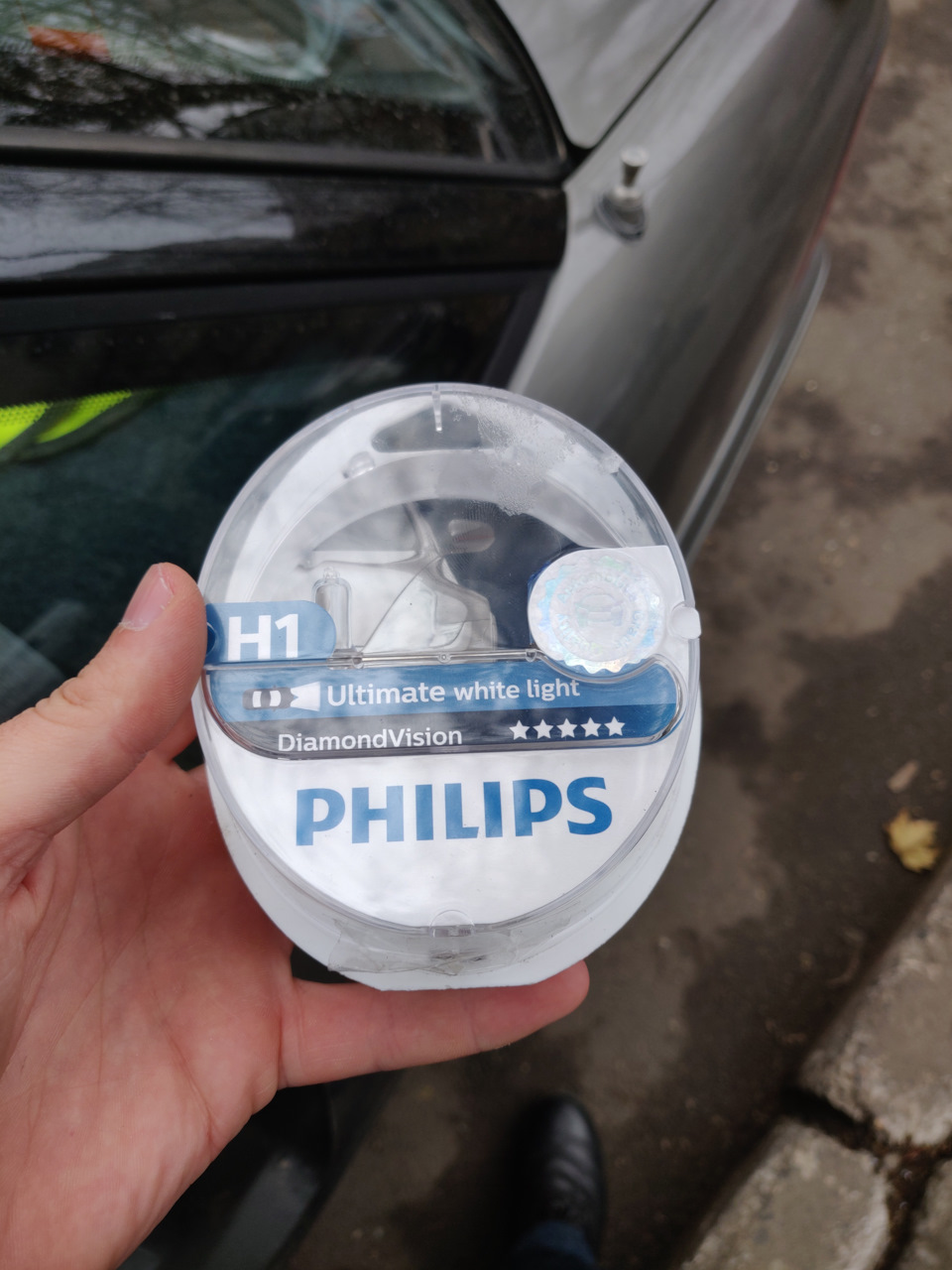 Заміна ламп ближнього світла на PHILIPS H1 Diamond Vision 5000K 3