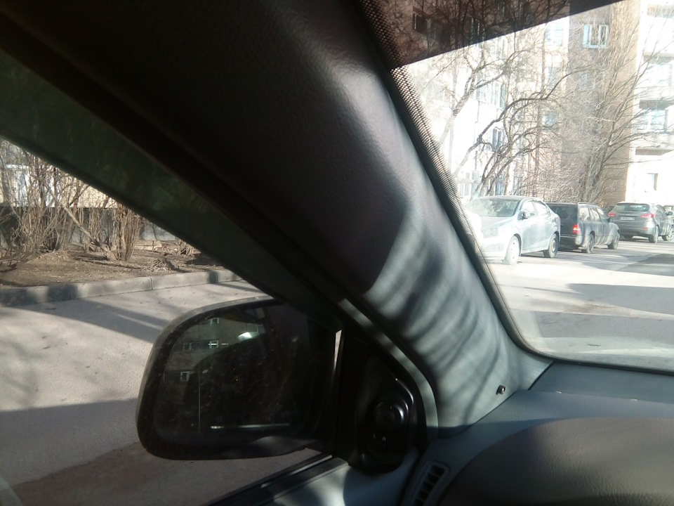 Не світиться в салоні (не водійський плафон і не пасажирський) 2