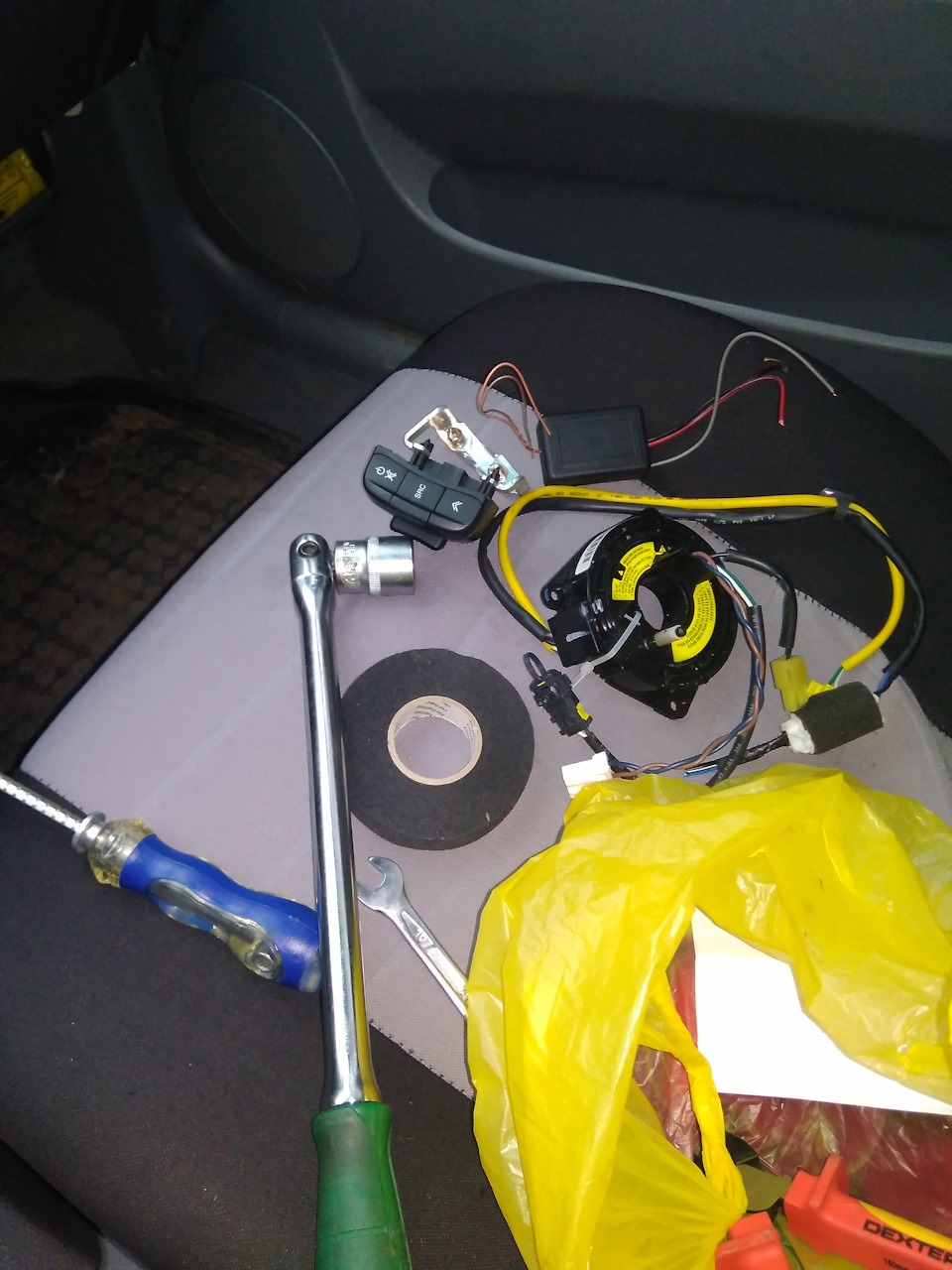 Встановлення ремокона (керування магнітолою з керма) 1