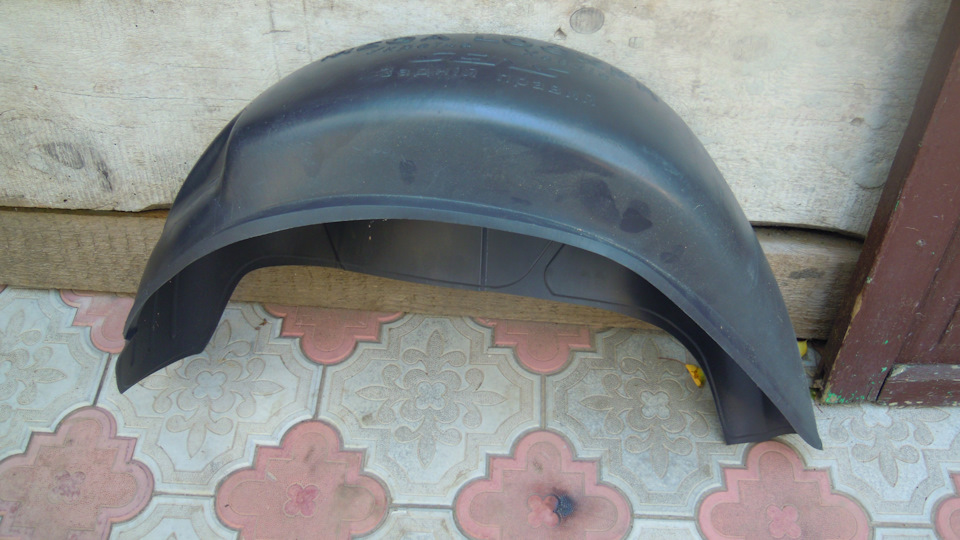 Продам підкрильник 1