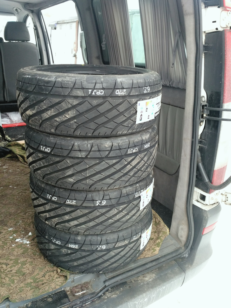 Є що надіти або Yokohama Parada Spec-2 PA01 2