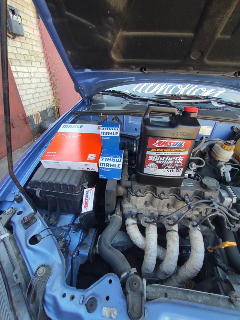 Машинка їздить на правильній мастила AMSOIL Signature Series 5w30. 3