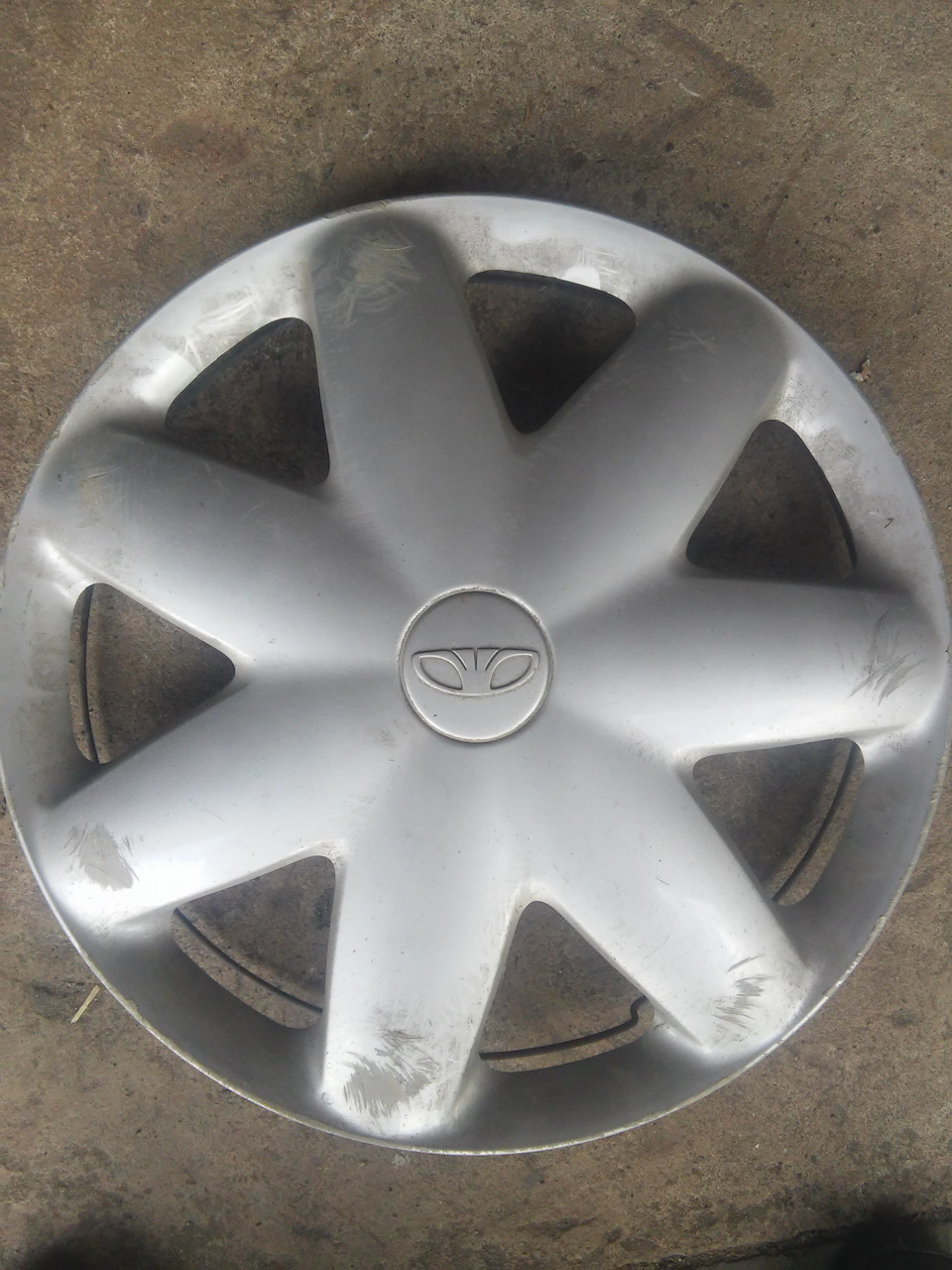 HELP! Шукаю оригінальний ковпак r14 1