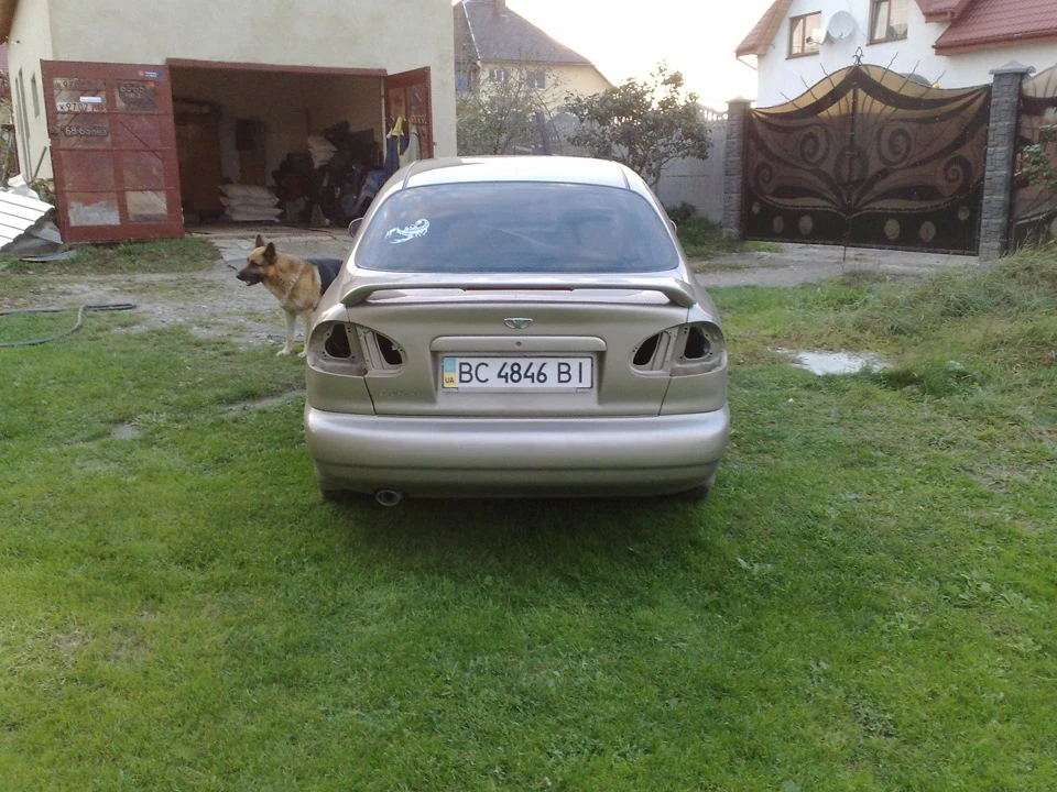 Стопи в червоний