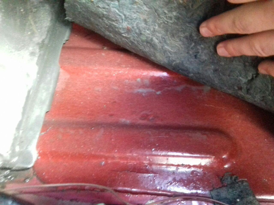 Вода під ковроліном 4