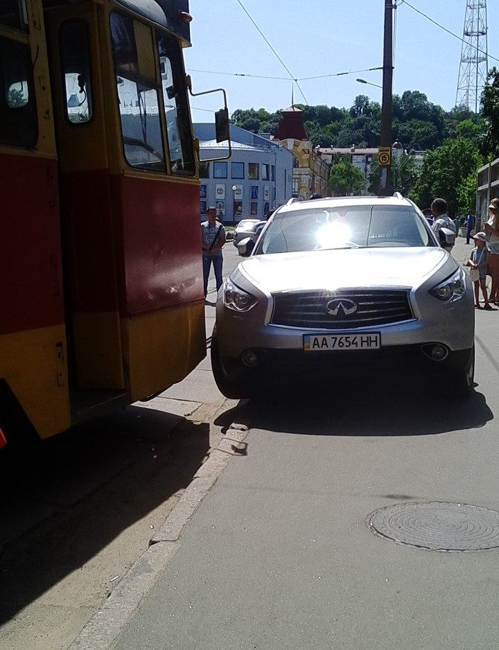 Якщо є infiniti, ПДР і совість не обов'язкові... 1