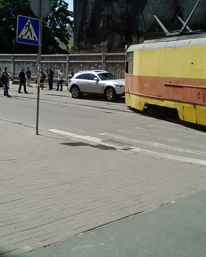 Якщо є infiniti, ПДР і совість не обов'язкові... 3