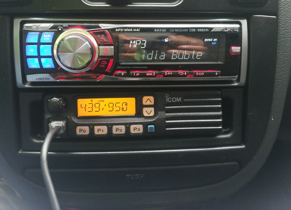 Встановив автомобільну радіостанцію Icom IC-F210 2