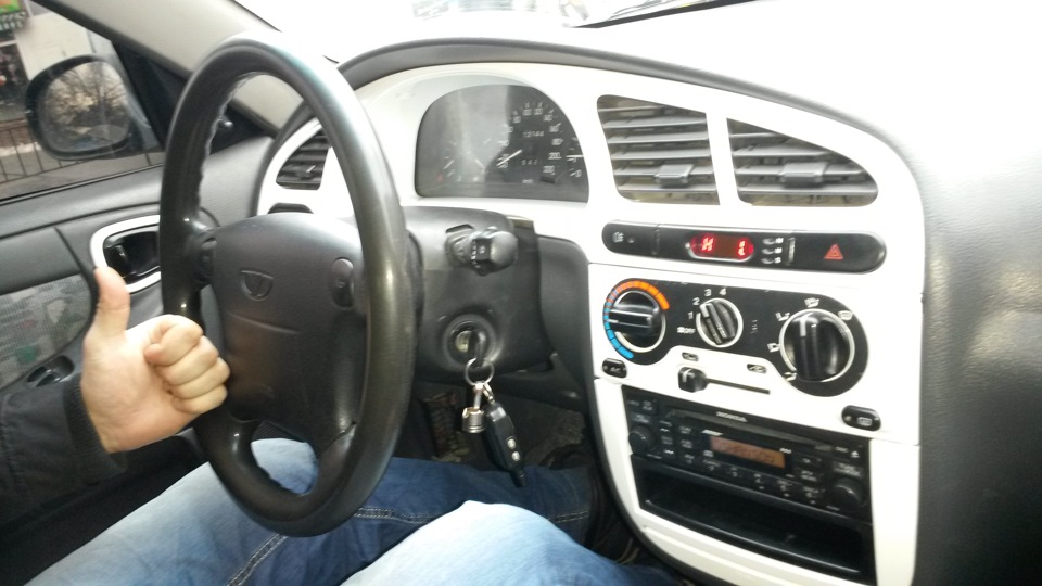 Фарбування панелі та частини дверних ручок 4
