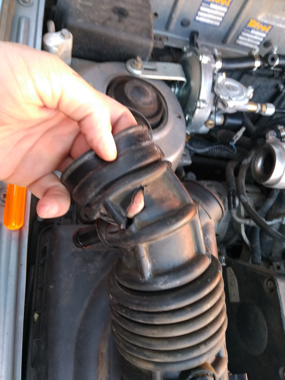 Патрубок повітряного фільтра 2