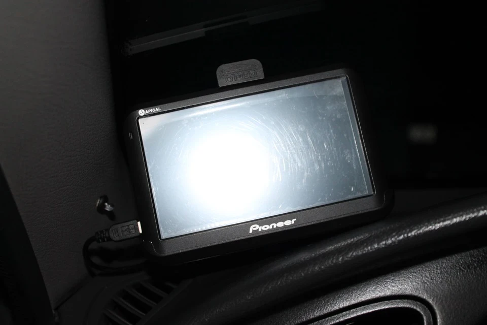 Установка GPS-навигато Pioneer