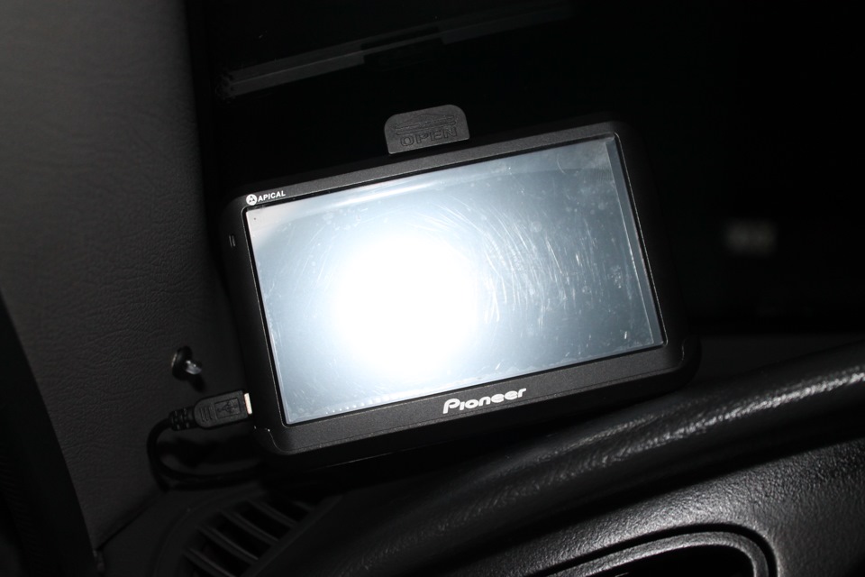 Установка GPS-навигато Pioneer 1