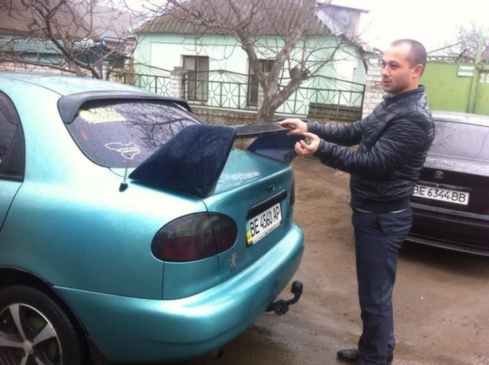 Продам спойлер