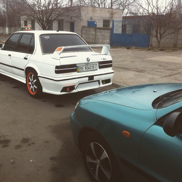 Продам спойлер 1