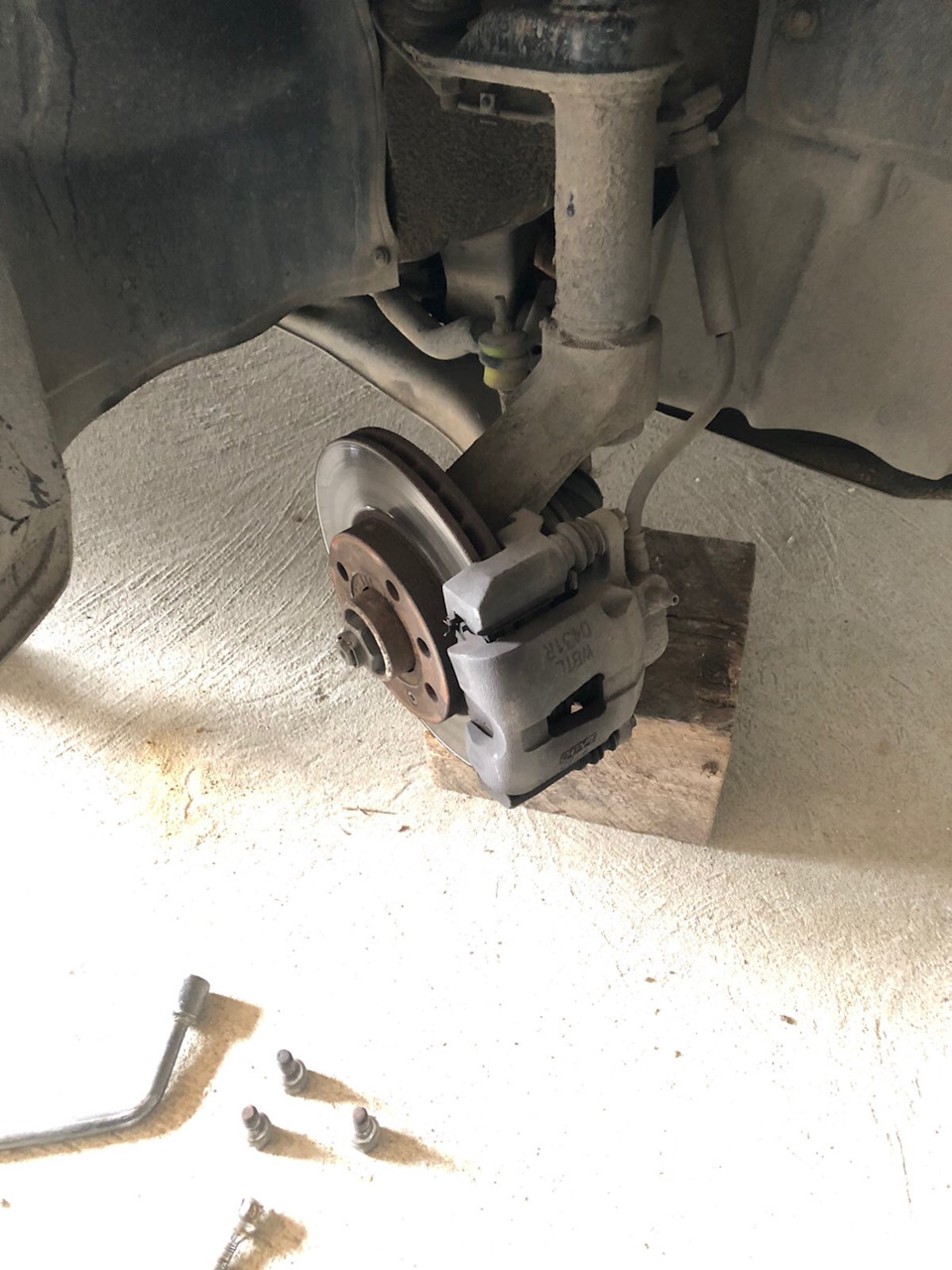 Заміна гальмівних дисків та колодок 2