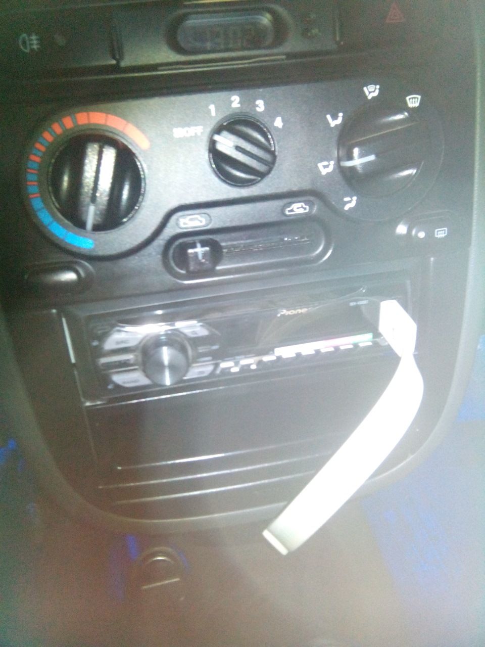 Pioneer DEH-4500BT 3