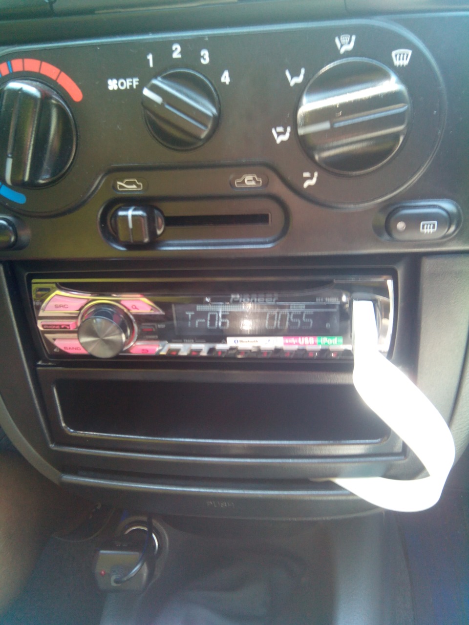 Pioneer DEH-4500BT 2