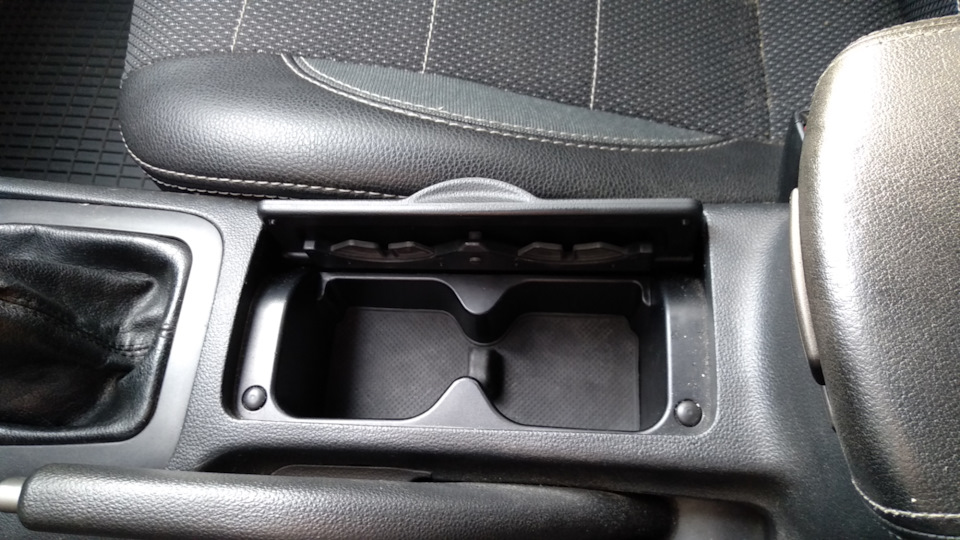 Консоль Kia Magentis 4