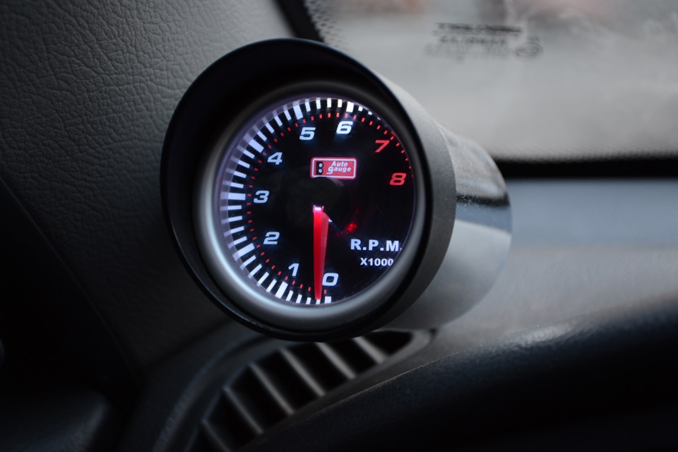 Тахометр AutoGauge. 1