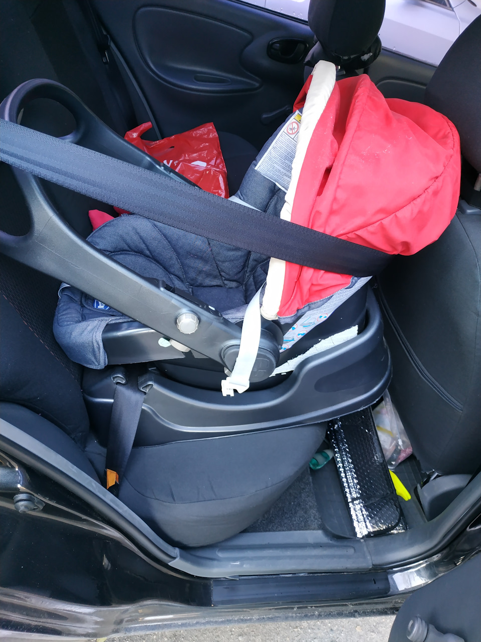 Дитяче крісло-перенесення Chicco auto fix fast baby. 2