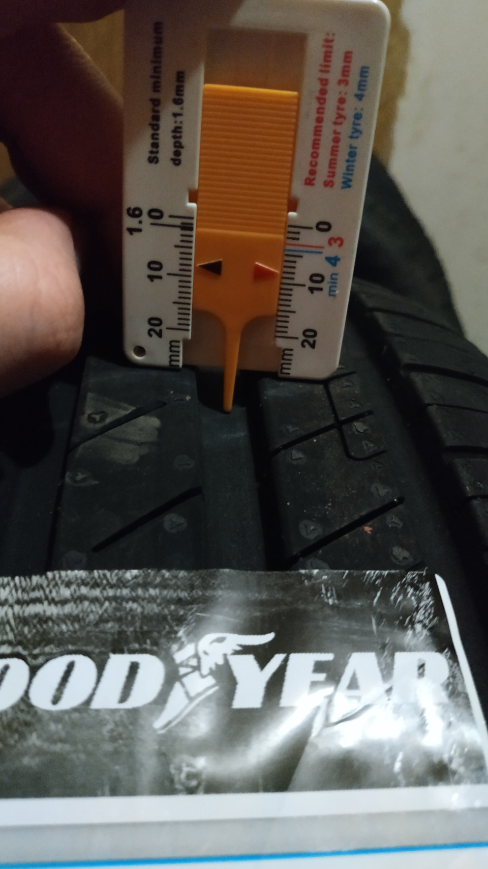 Купівка літніх шин Goodyear EfficientGrip Performance 185/60 R14 82H. 4