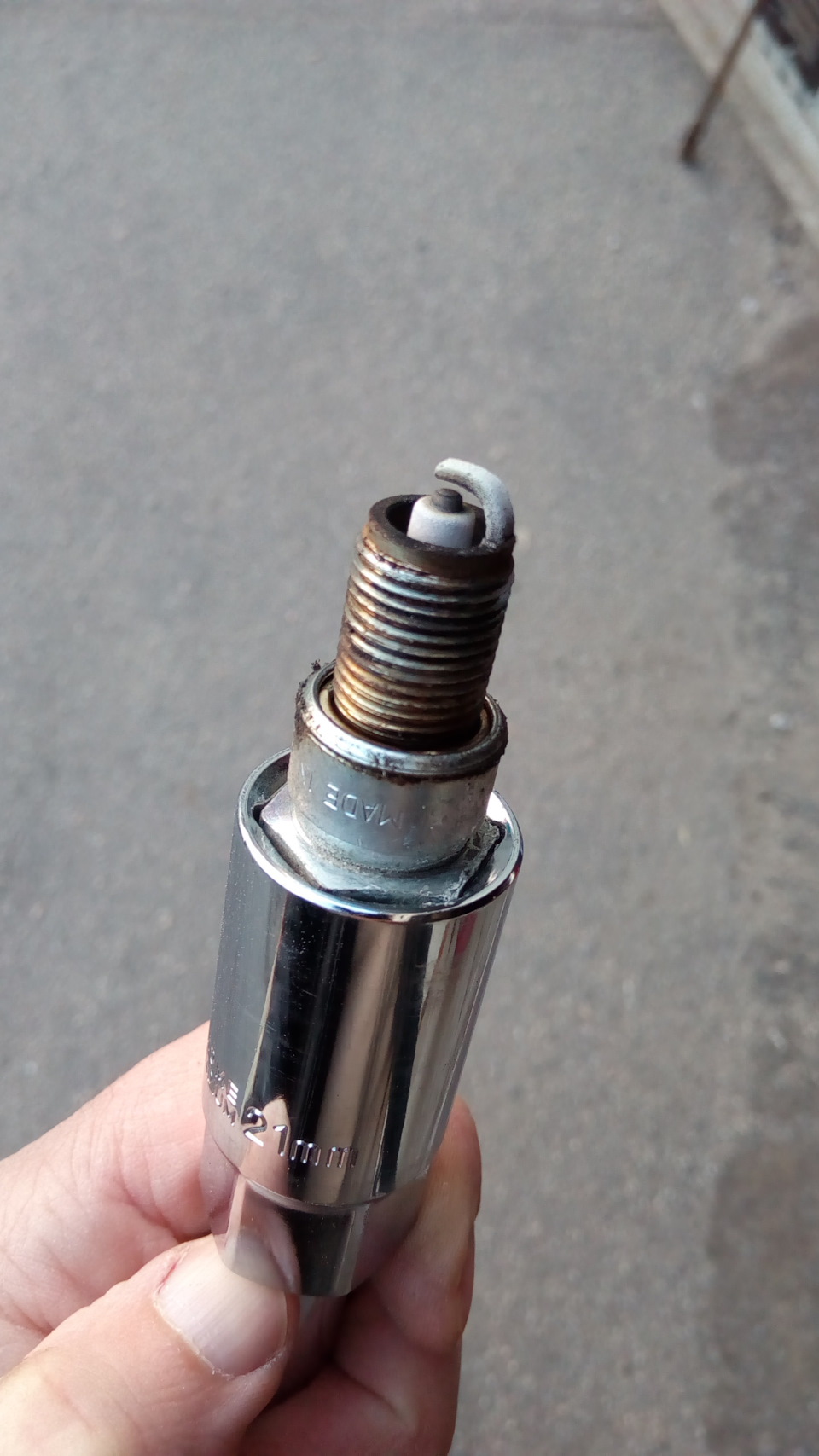 Заміна свічок запалювання NGK BPR6ES 3