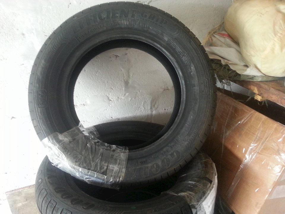 Goodyear Efficientgrip Performance 185/60 R14 5