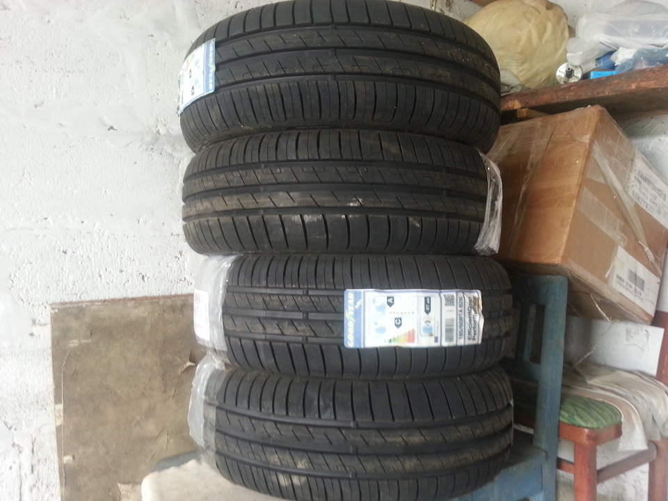 Goodyear Efficientgrip Performance 185/60 R14 2