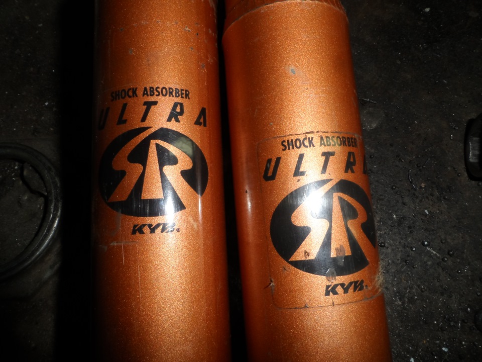 передні амортизатори KYB ULTRA SR made in Japan 1