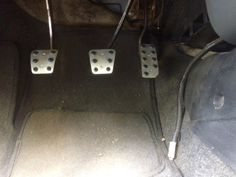 Накладки на педалі