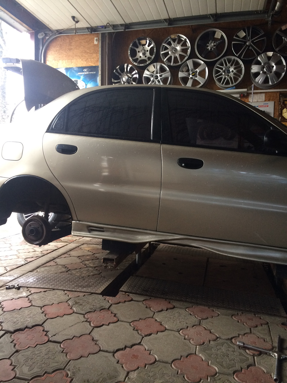 BRIDGESTONE BLIZZAK (Японія) 2