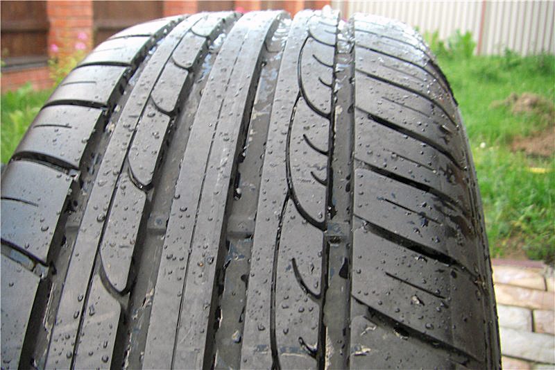Літні шини Dunlop SP-Sport FastResponse ... 1