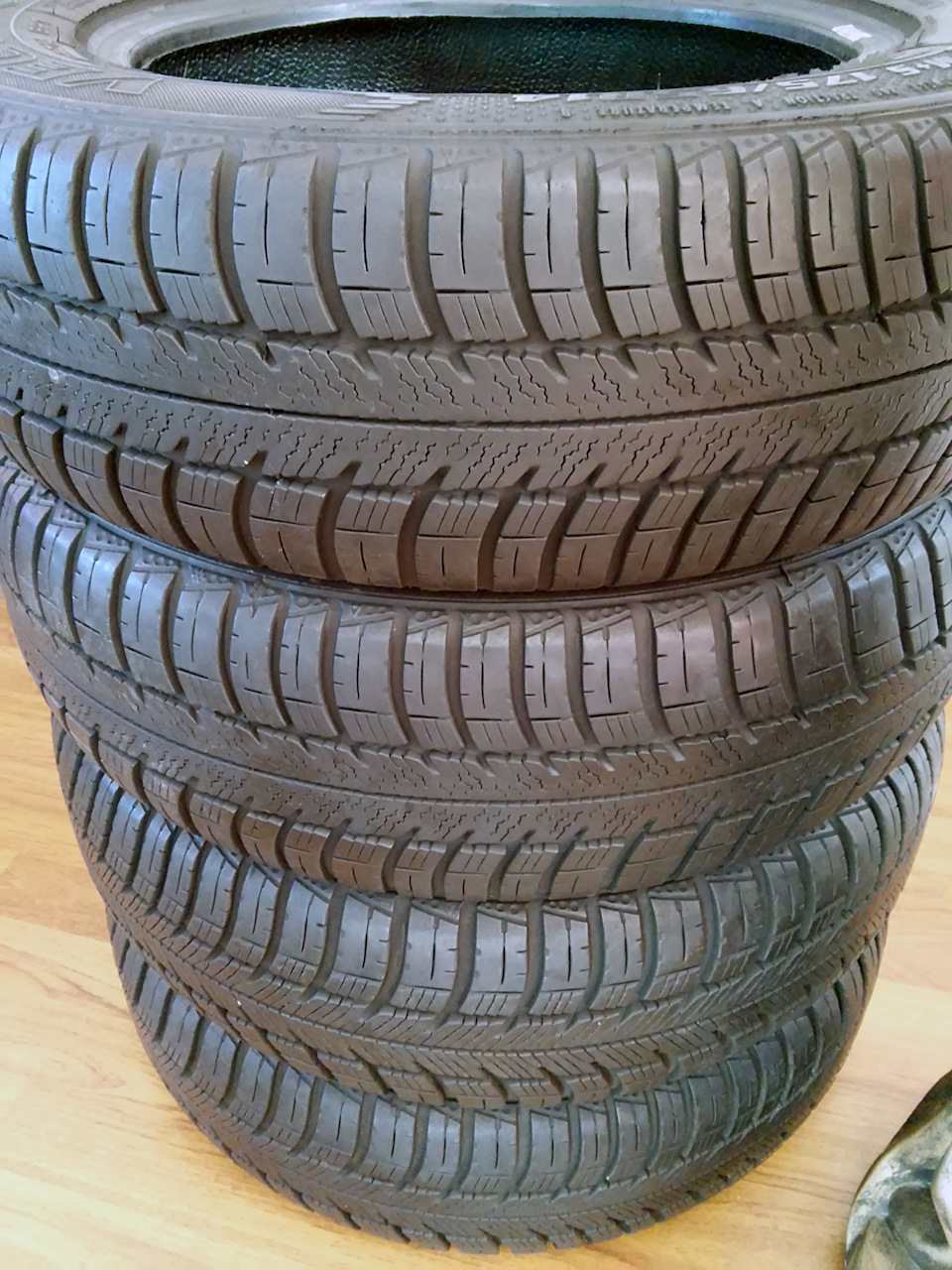 Різаючи Goodyear Vector 5+ (до зими готовий)… 2