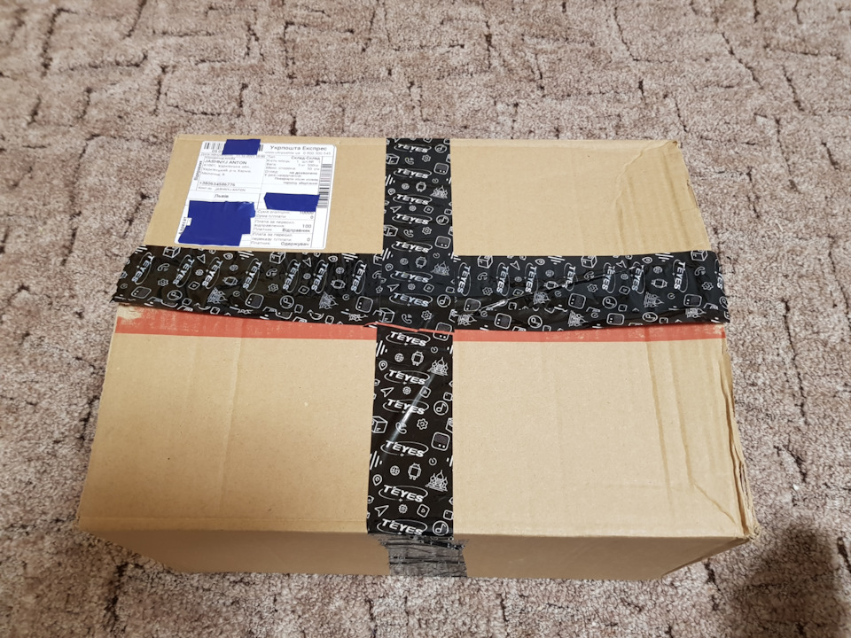 Ще один елемент автозвуку або головний пристрій Teyes CC3 (розпакування). 1