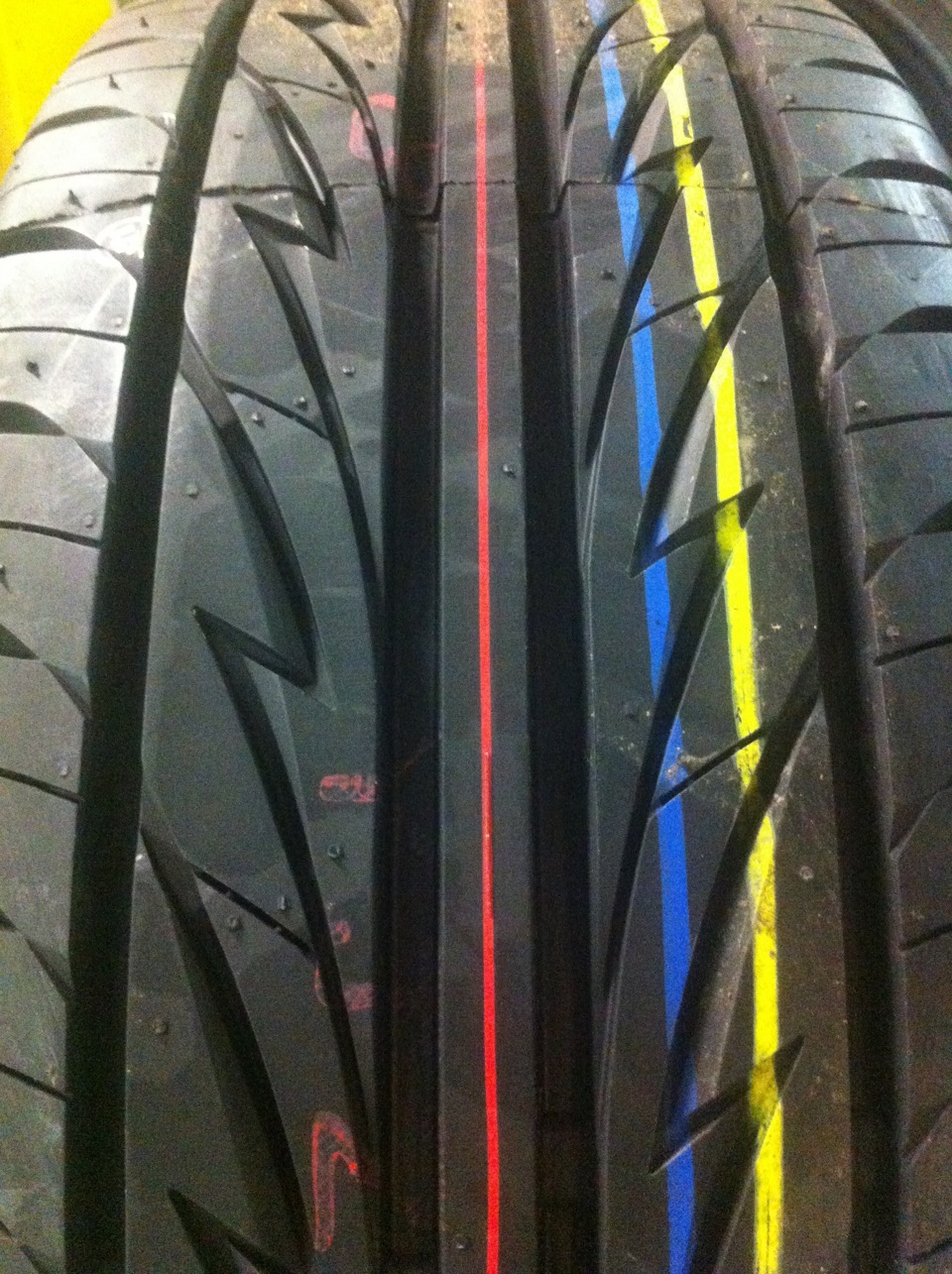 Bridgestone MY-02 Sporty Style 185/60R14 3