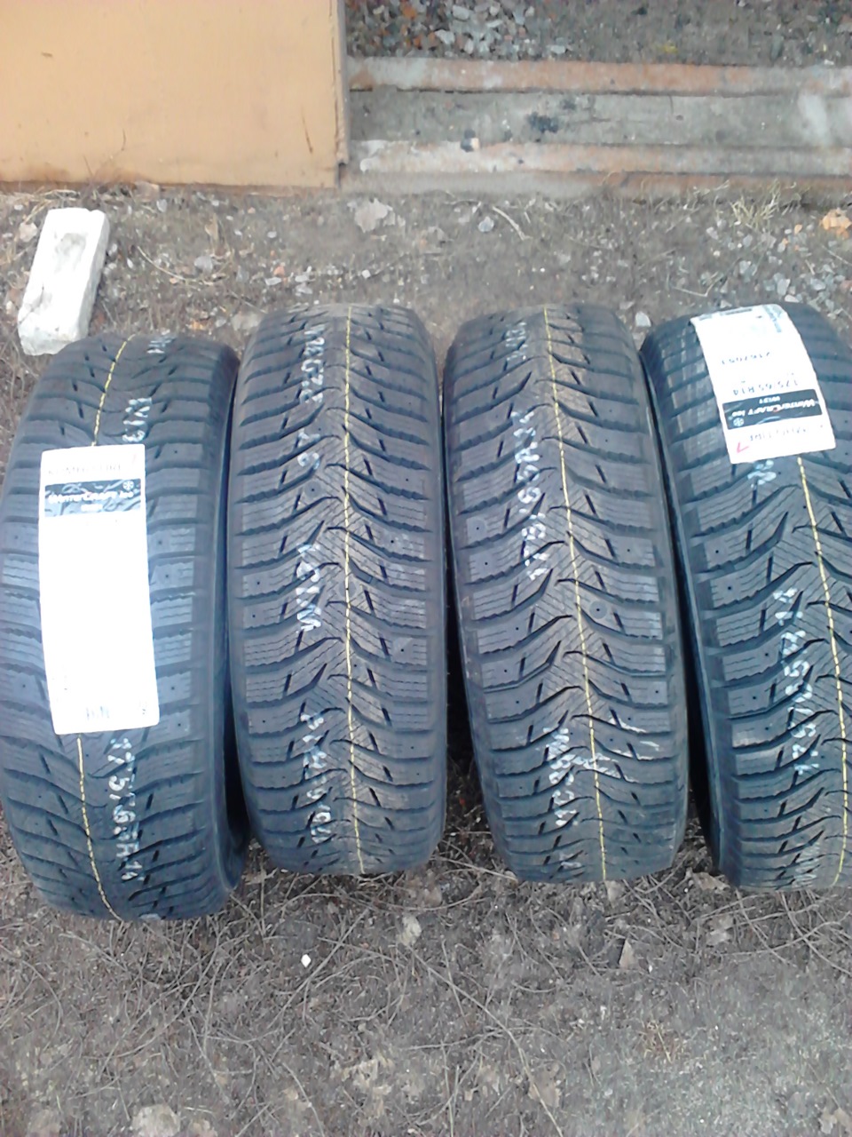 Kumho Wi31 WinterCraft ice 2