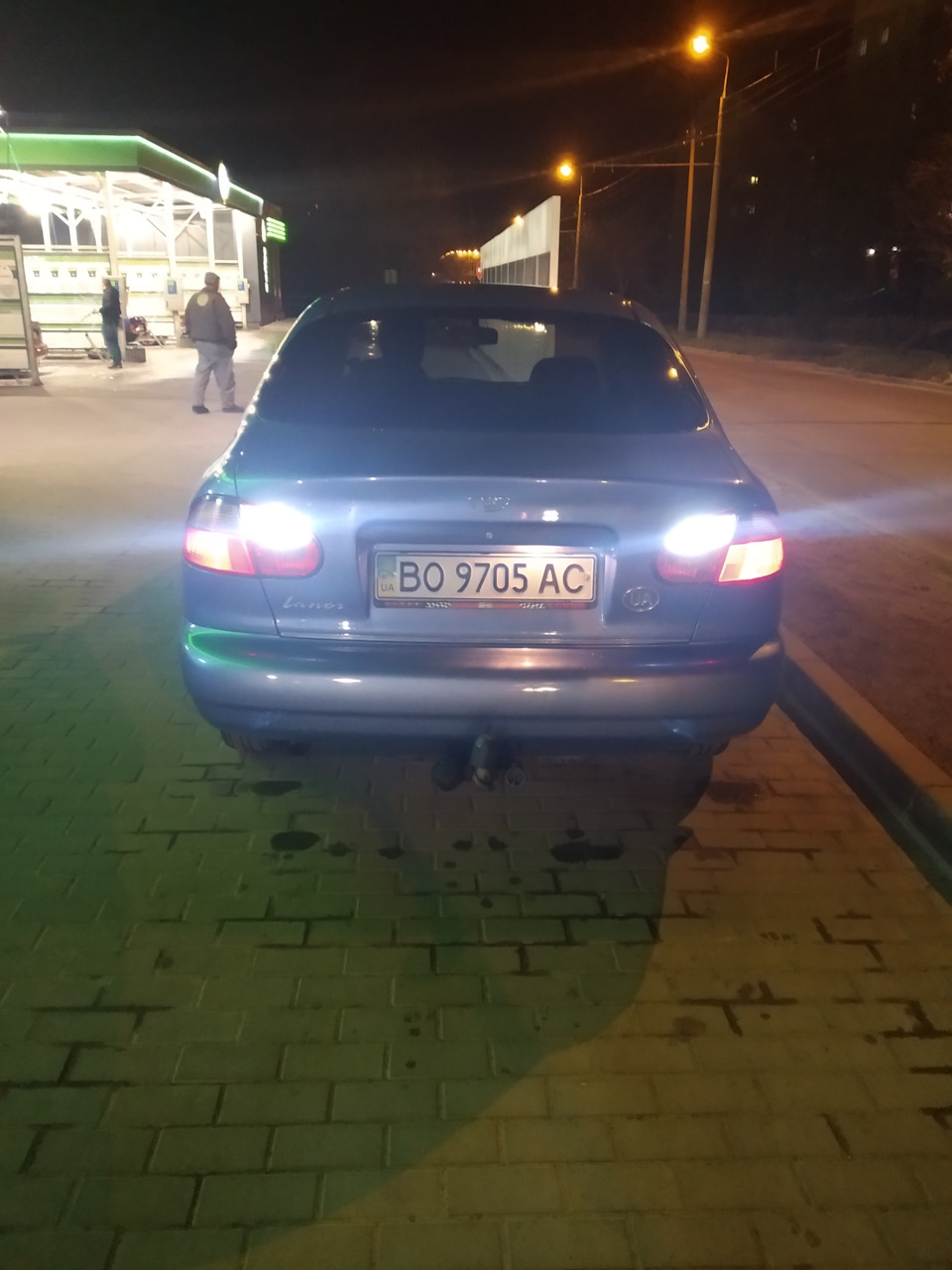 Заміна ламп заднього ходу в Daewoo Lanos FSO на LED (діодні) 1