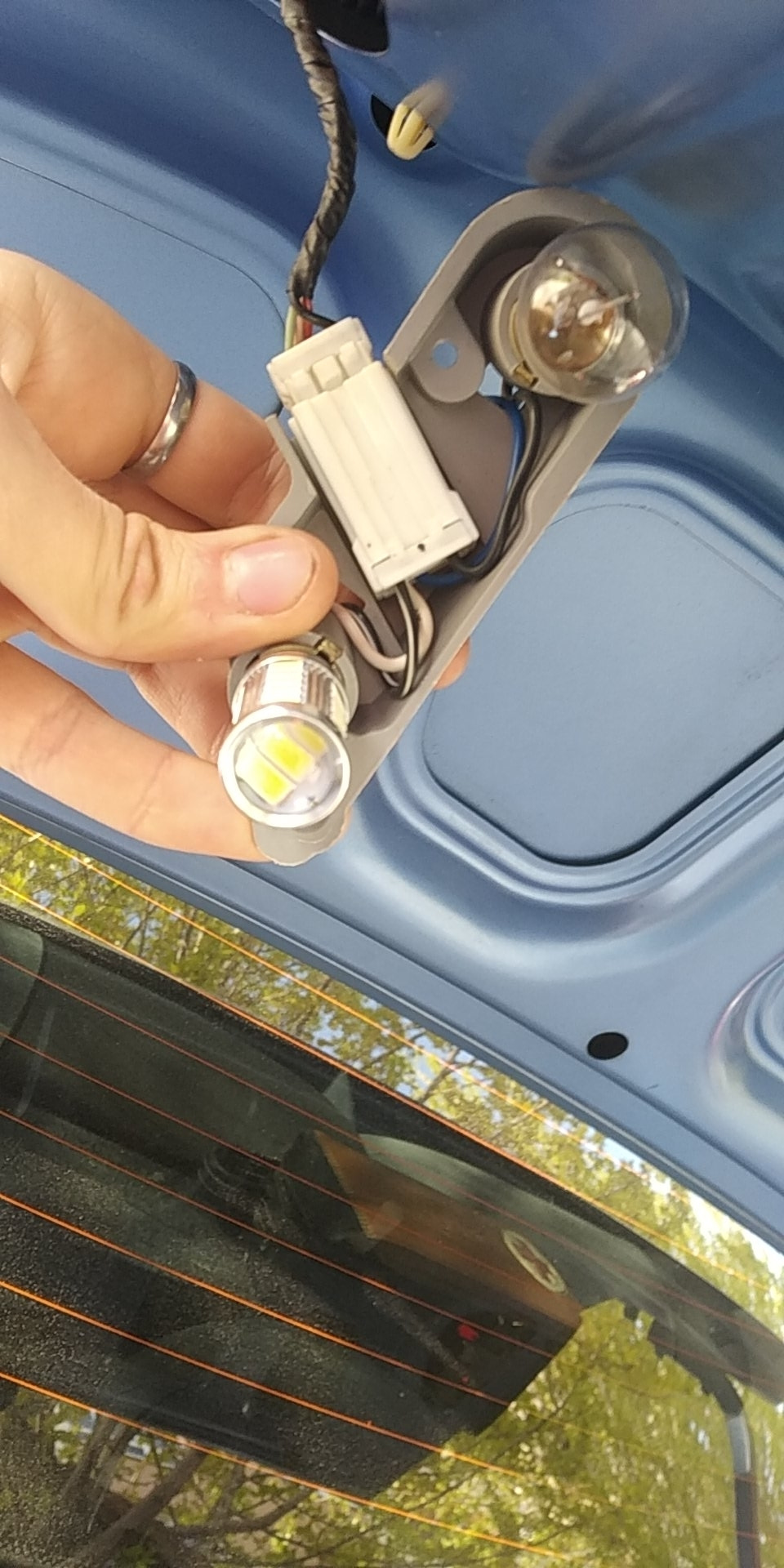 Заміна ламп заднього ходу в Daewoo Lanos FSO на LED (діодні) 5