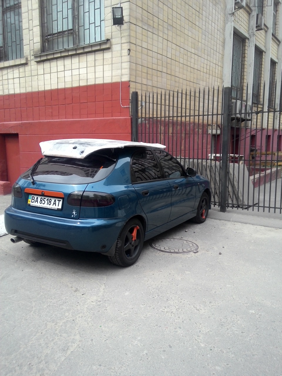 Ще одна частина конструктора. Капот BAD BOY. 1
